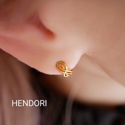 とても小さな  エイトノット フープピアス  