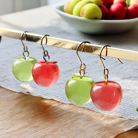 ピアス　イヤリング　りんご　青りんご　グラデーション　レジン