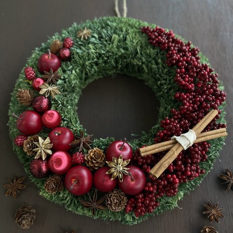 【受注制作】クリスマスを祝う赤い実のデザインリース　35㎝　天然素材のベース　クリスマスギフトにも